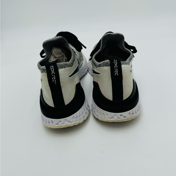Nike Womens Epic React Flyknit 2 Black and White size 6.5 - Picture 4 of 11